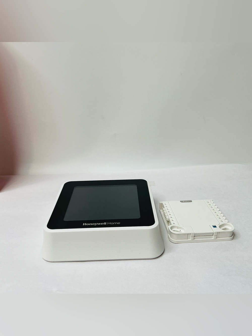 Honeywell Home T5 Wi-Fi Smart Thermostat - RTH8800WF - Picture 9 of 15